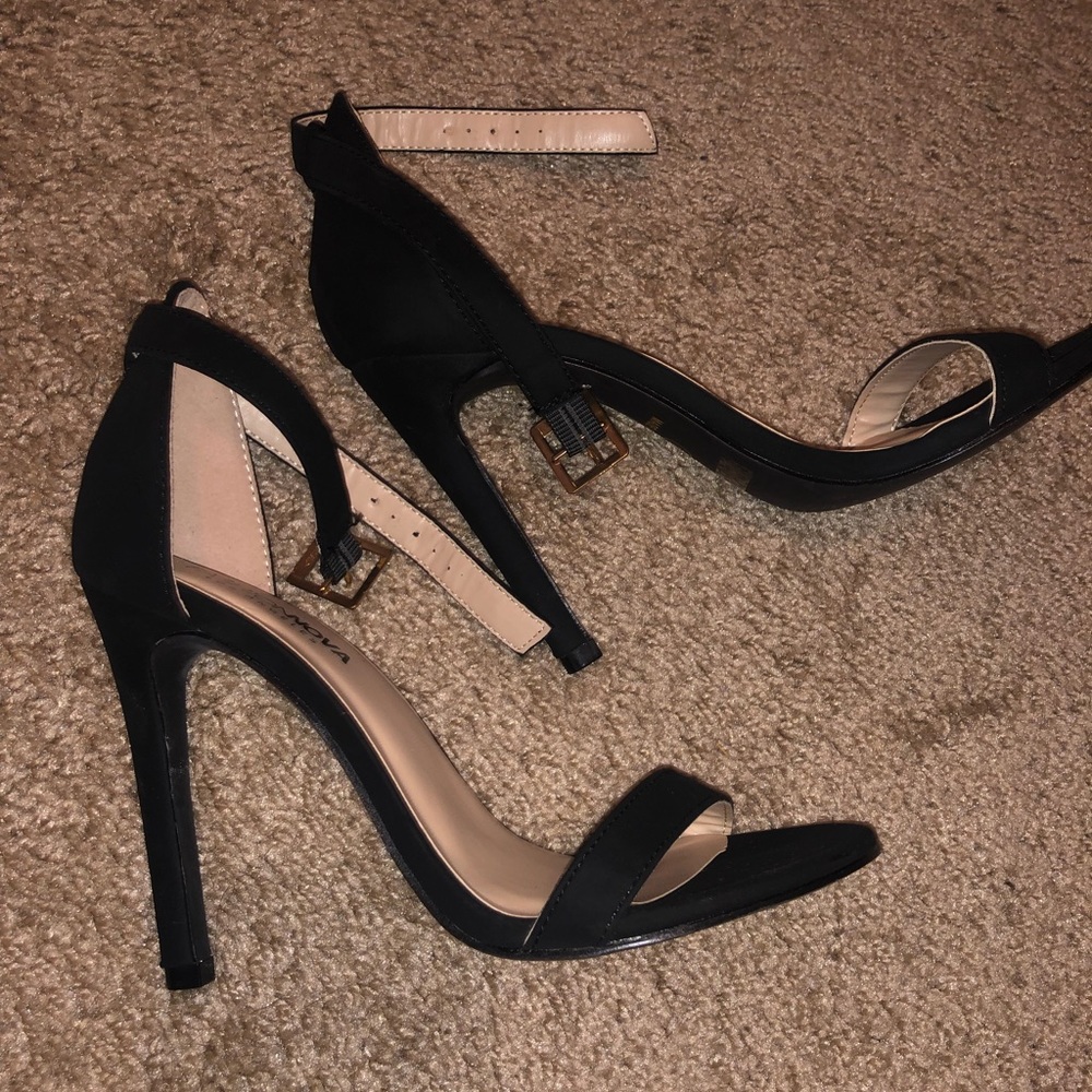 3 inch black fashion nova sandals heels size 6